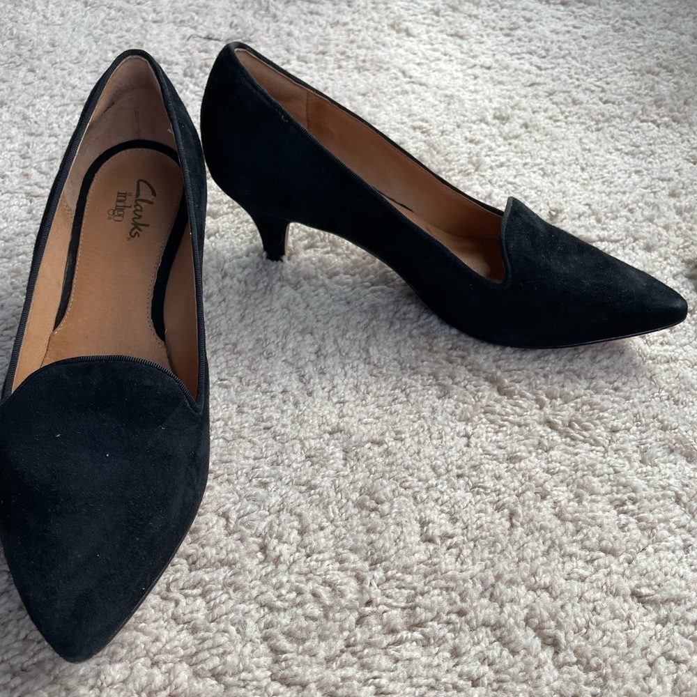 Clarks Indigo pumps in black suede